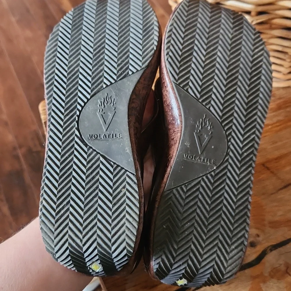 Volatile‎ Tooled Frappachino  Platform Heel Thong Sandal Brown sz 10 Chunky - Picture 7 of 13